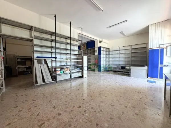 Magazzino via Lago Di Scanno 9, Villalfonsina