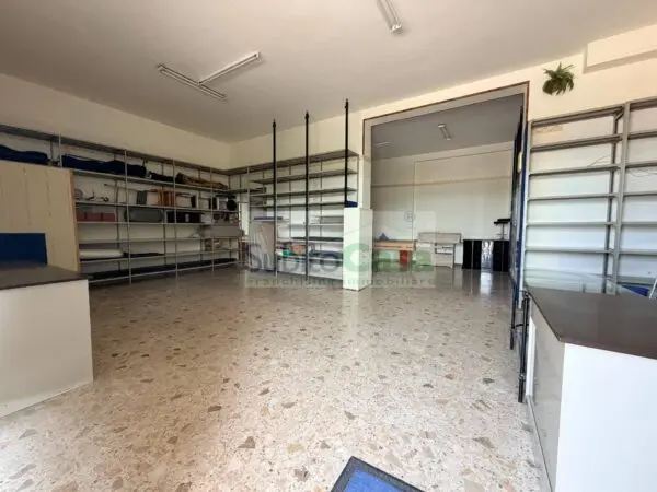 Magazzino via Lago Di Scanno 9, Villalfonsina