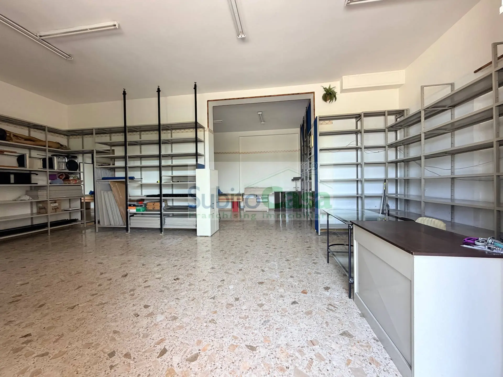 Immagine per Magazzino in affitto a Villalfonsina Via Lago Di Scanno 9