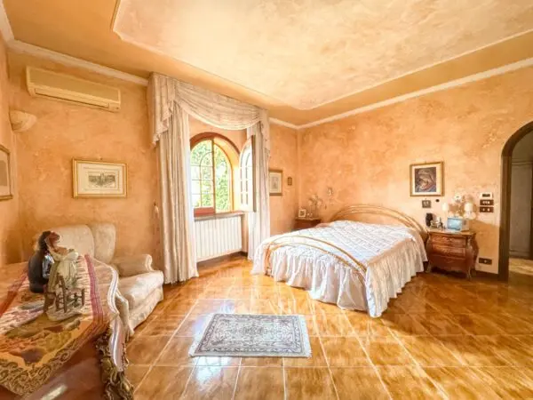 Villa via Calore 3, Lecce