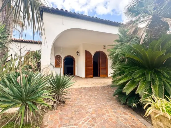 Villa via Calore 3, Lecce