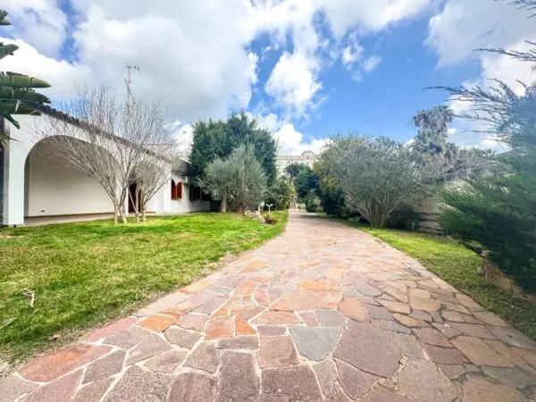 Villa via Calore 3, Lecce