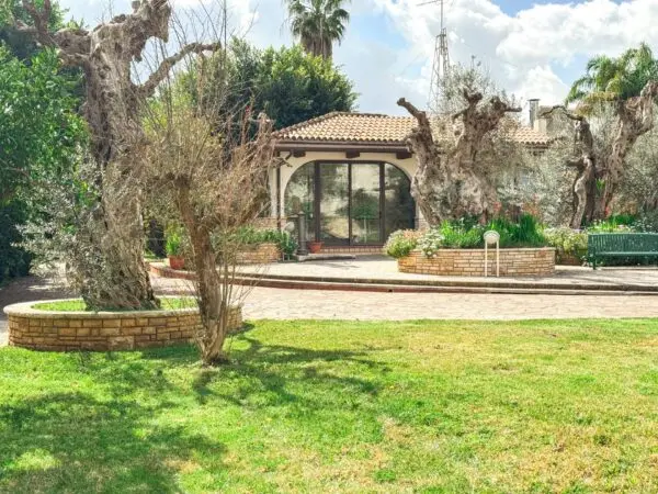 Villa via Calore 3, Lecce
