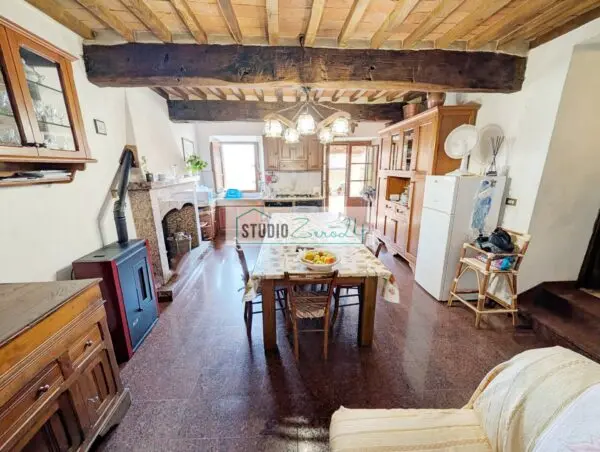 Casa Semindipendente via Strettoia, Pietrasanta