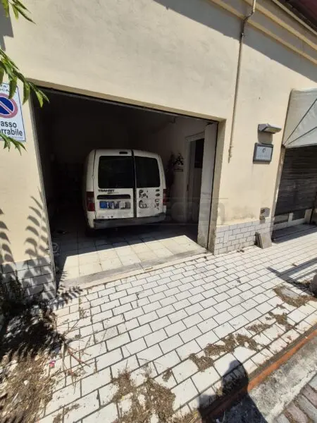 Garage via Luigi Settembrini 9, Pescara