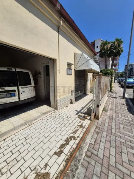 Garage via Luigi Settembrini 9, Pescara