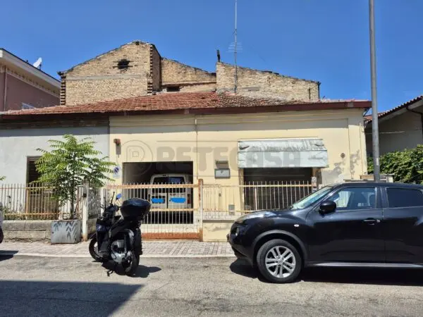 Garage via Luigi Settembrini 9, Pescara