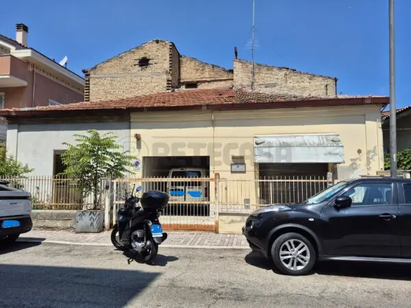 Garage via Luigi Settembrini 9, Pescara