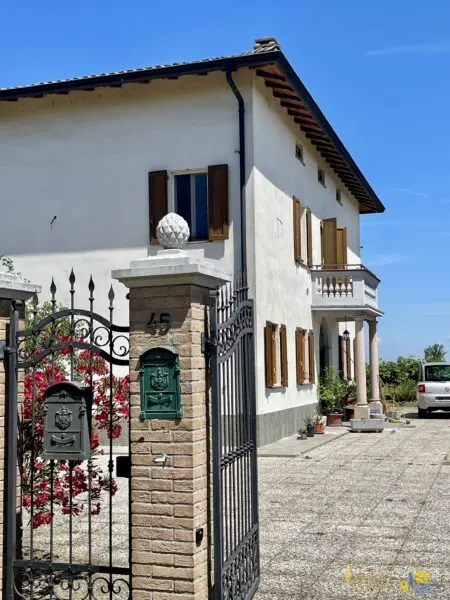 Villa strada Dani Maestà, Parma