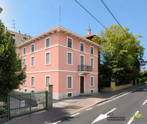 Quadrilocale viale Della Villetta 5, Parma