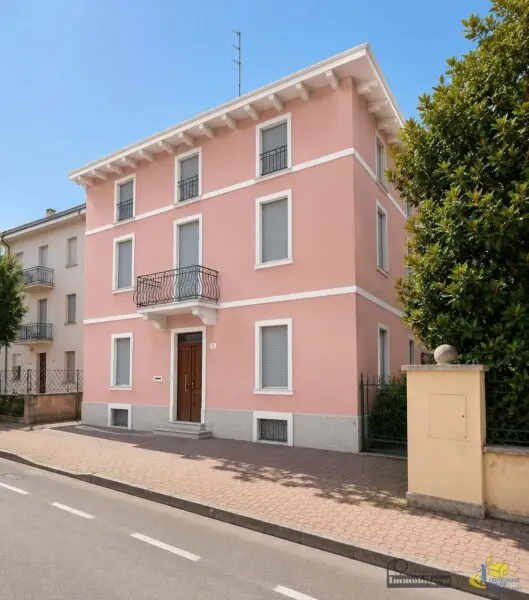 Quadrilocale viale Della Villetta 5, Parma