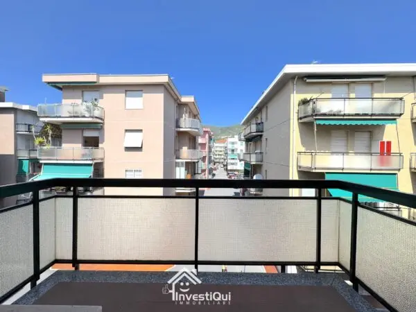 Bilocale viale Riviera 40, Pietra Ligure