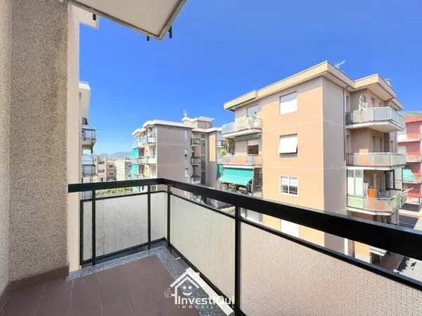 Bilocale viale Riviera 40, Pietra Ligure