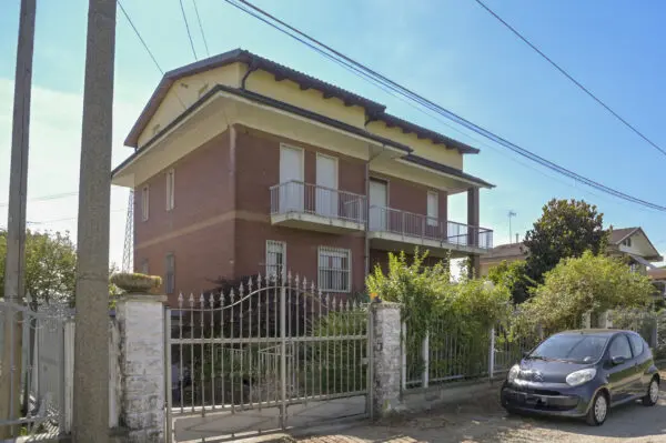 Villa Bifamiliare via Settimo 80, Leinì