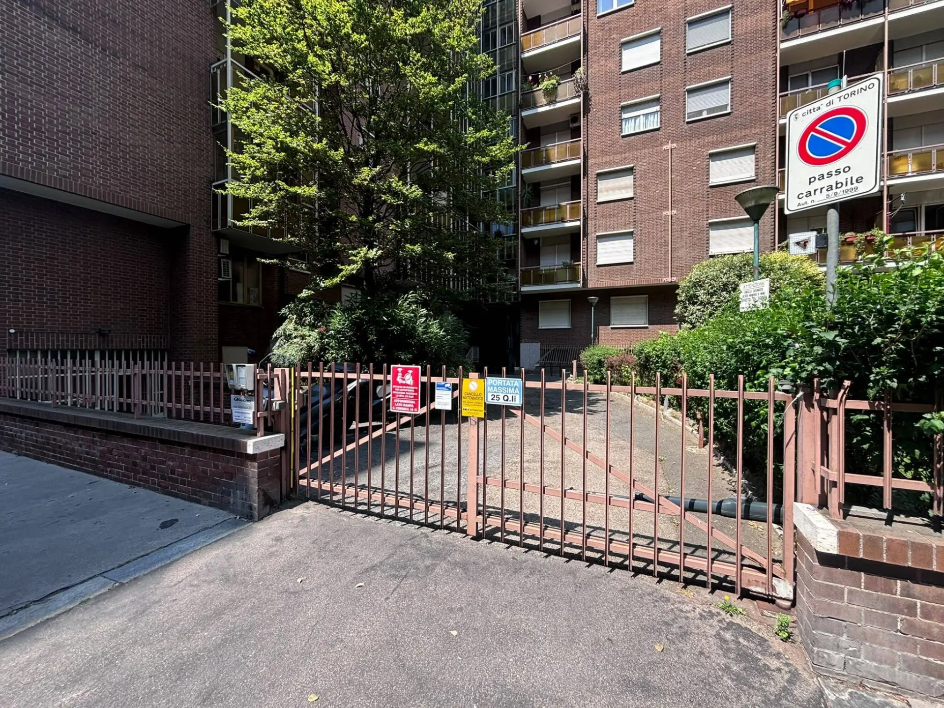 Immagine per Garage in vendita a Torino via Albenga 22