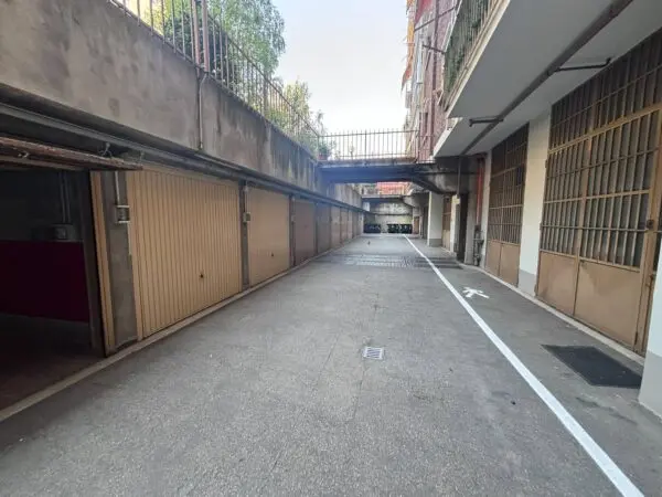 Garage via Albenga 22, Torino