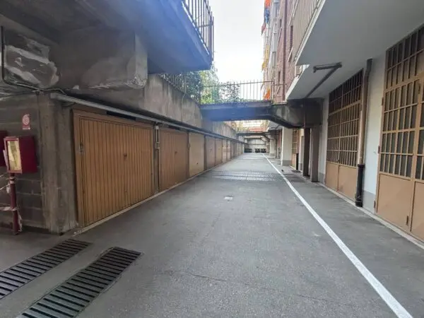 Garage via Albenga 22, Torino