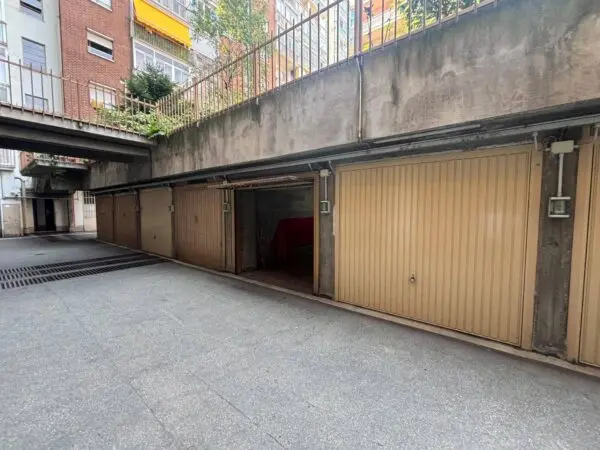 Garage via Albenga 22, Torino