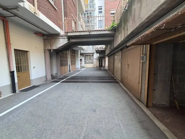 Garage via Albenga 22, Torino
