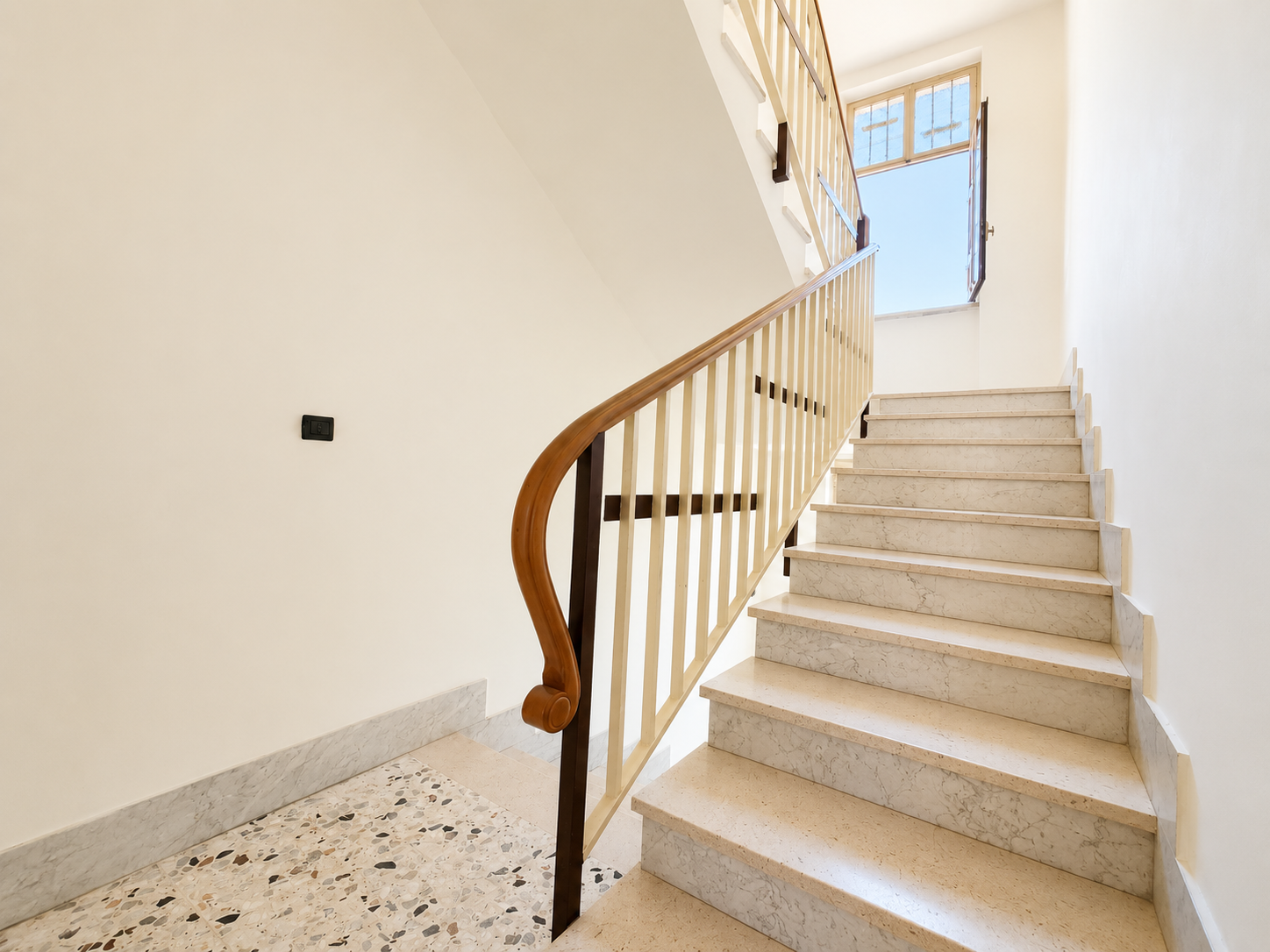Immagine per ALPIGNANO – Splendido Bilocale Ristrutturato con Giardino Privato e Posto Auto