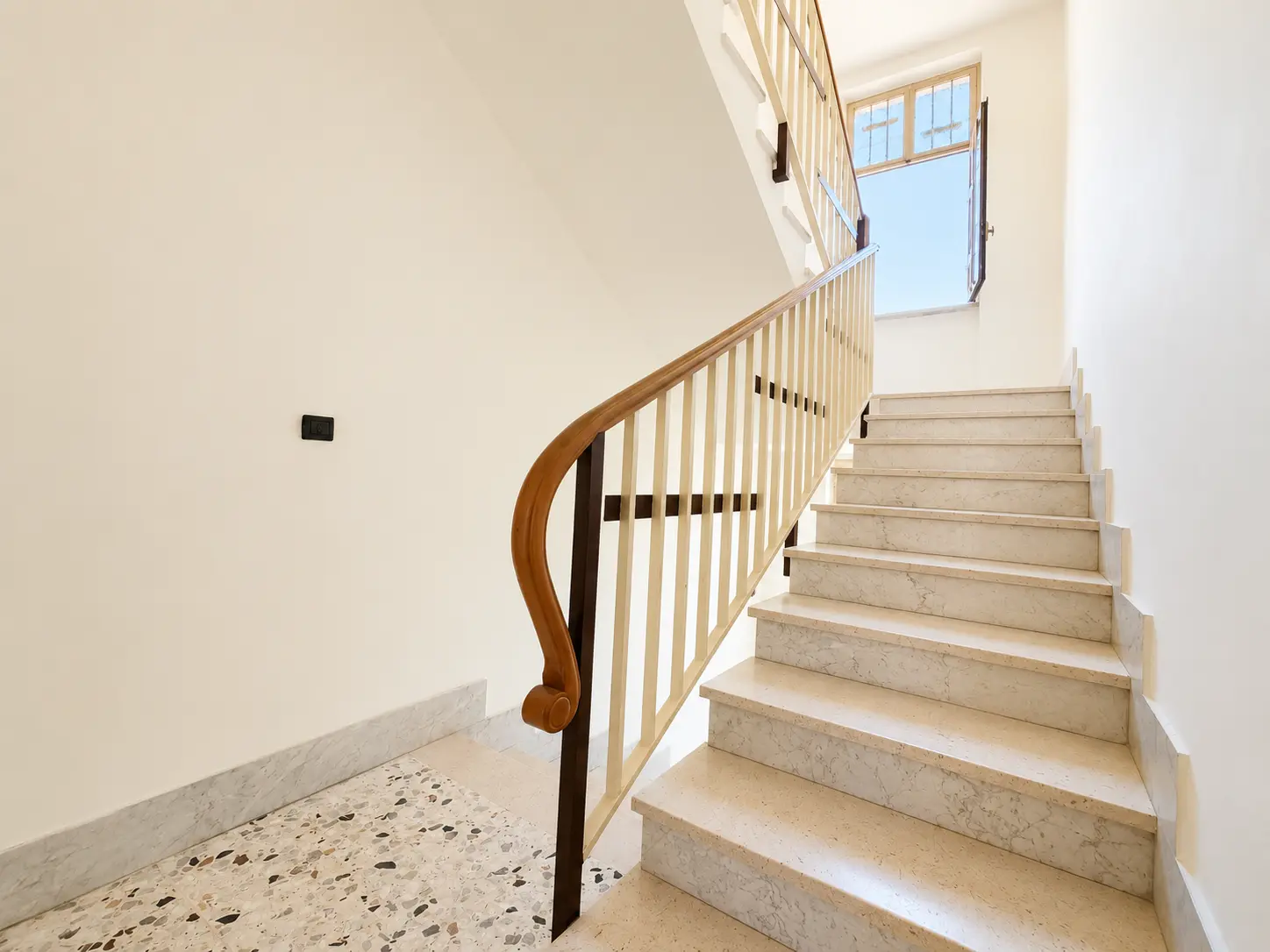 Immagine per ALPIGNANO – Splendido Bilocale Ristrutturato con Giardino Privato e Posto Auto