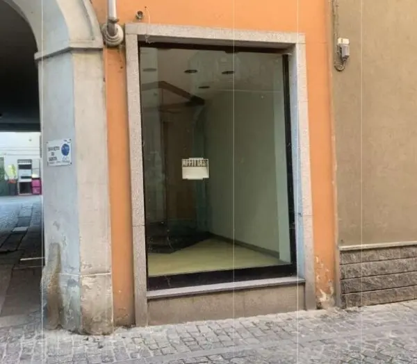 Capannone via Roma 11, Valenza
