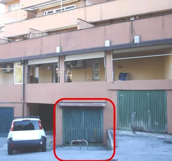 Garage via Del Roccolo 37/24, Genova