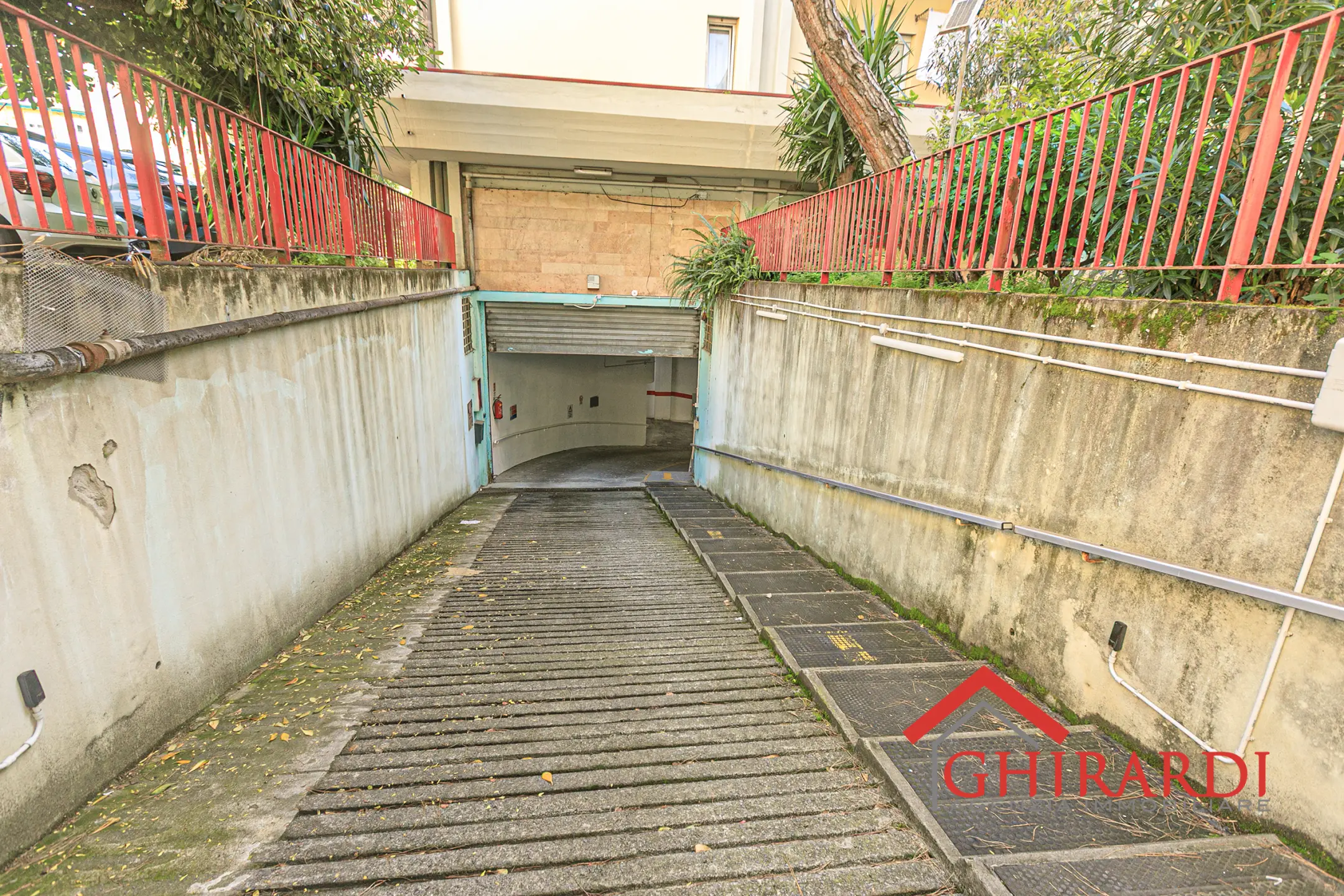 Immagine per Locale commerciale in affitto a Genova via Chiaravagna