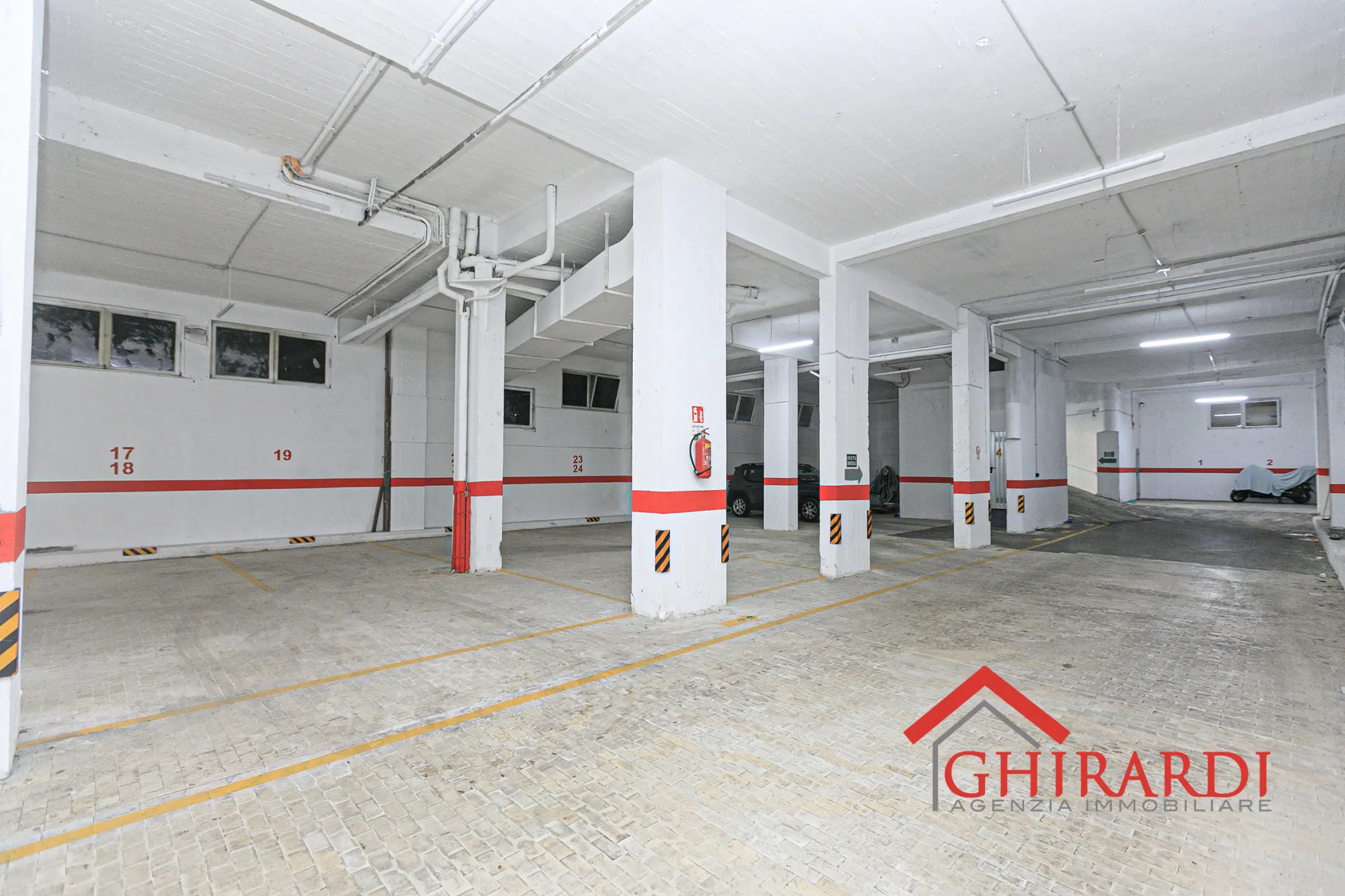Immagine per Locale commerciale in affitto a Genova via Chiaravagna