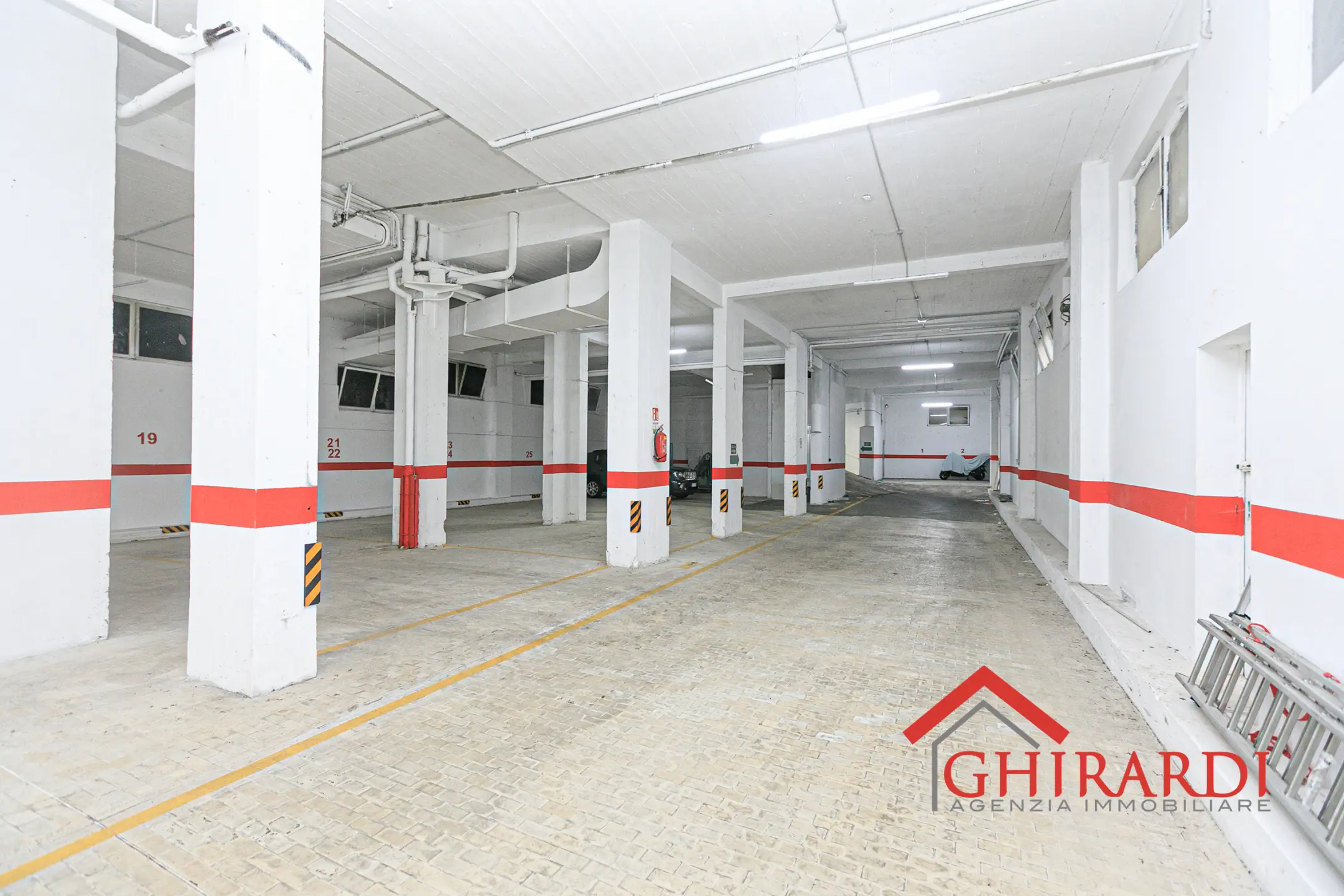 Immagine per Locale commerciale in affitto a Genova via Chiaravagna