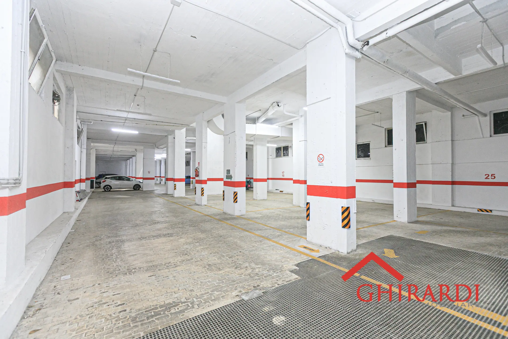Immagine per Locale commerciale in affitto a Genova via Chiaravagna