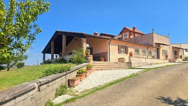 Casale via Selvarella 2-6, Montecchio