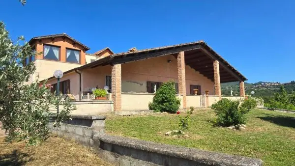 Casale via Selvarella 2-6, Montecchio