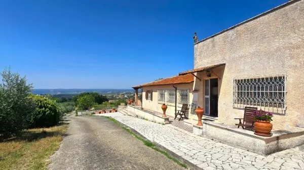 Casale via Selvarella 2-6, Montecchio