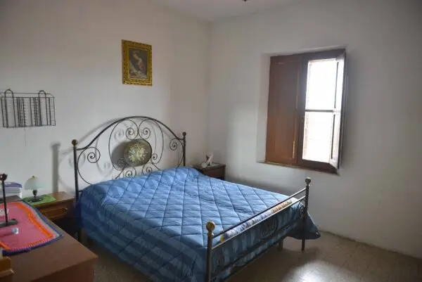 Villa via Vocabolo Copio, Baschi