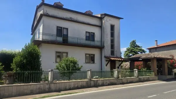 Palazzo - Stabile via Vittorio Emanuele 121, Guardea