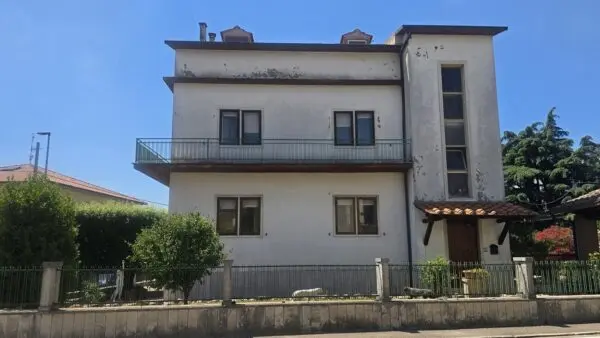 Palazzo - Stabile via Vittorio Emanuele 121, Guardea