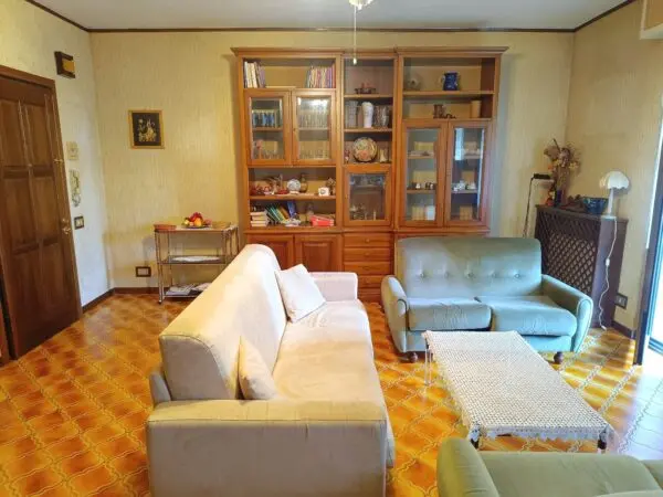 Monolocale via Ronchi, Massa