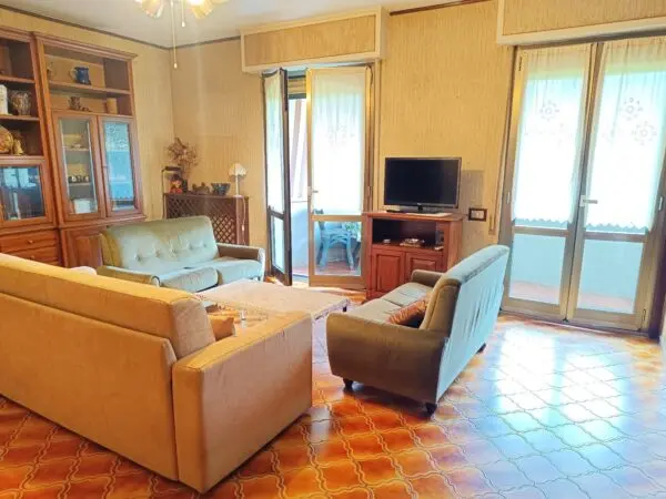 Monolocale via Ronchi, Massa