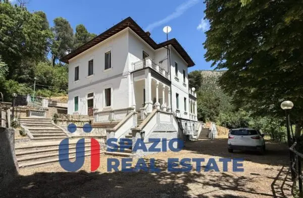 Immagine per Stabile - Palazzo in vendita a Bussi sul Tirino via Stazione 4
