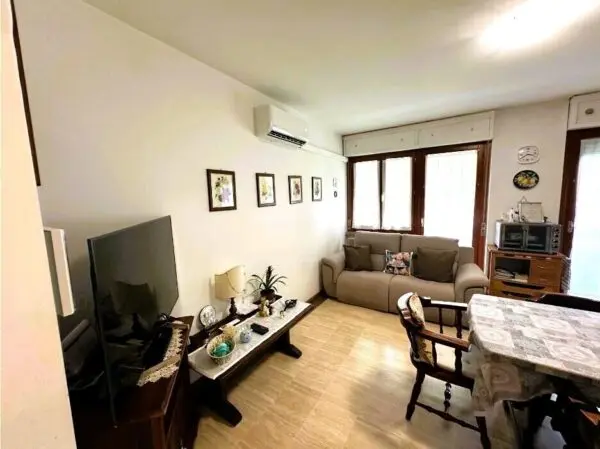 Monolocale via Felice Cavallotti, Carrara
