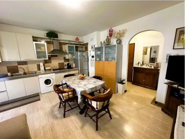 Monolocale via Felice Cavallotti, Carrara