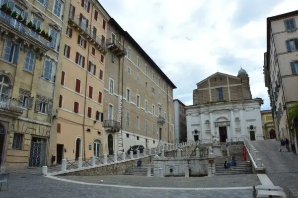 Bilocale piazza Del Plebiscito, Ancona