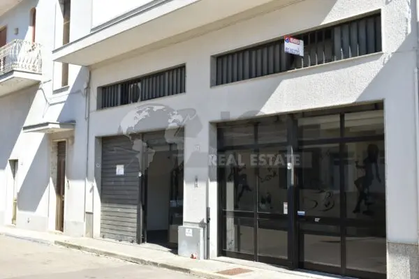 Negozio via Alcide De Gasperi 51, Carmiano