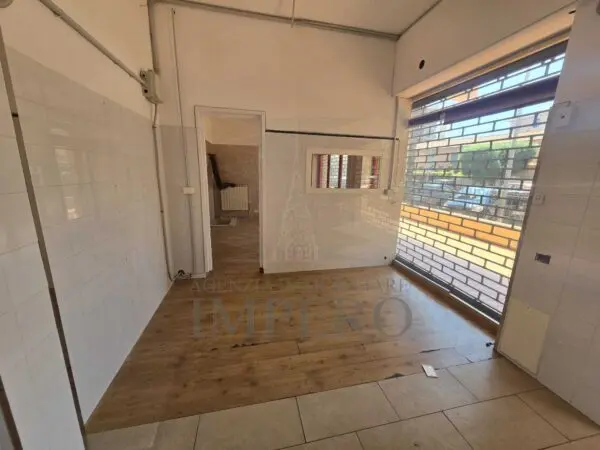 Negozio via Papa Giovanni Xxiii 1, Ventimiglia