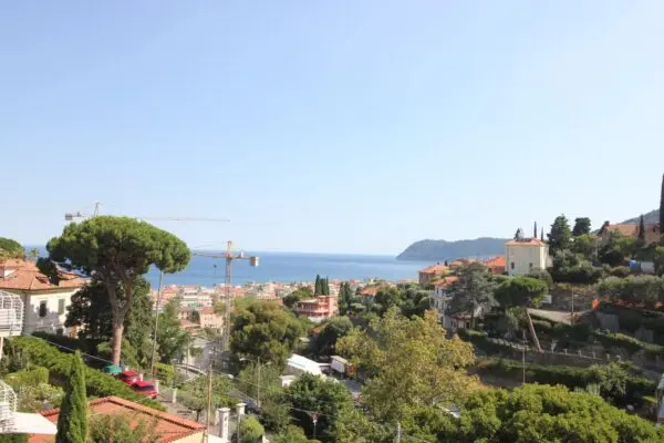 Appartamento via Rangè, Alassio