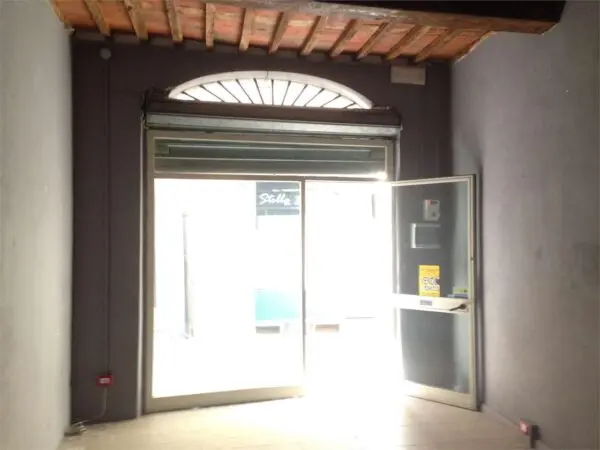 Negozio via Pesciatina 97b, Capannori