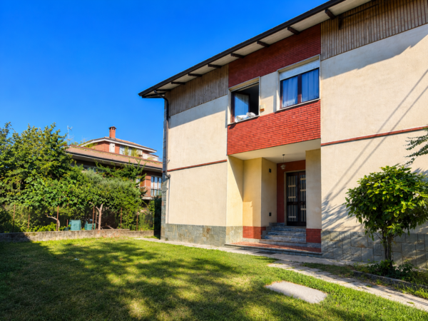 Immagine per ALPIGNANO – Splendido Bilocale Ristrutturato con Giardino Privato e Posto Auto