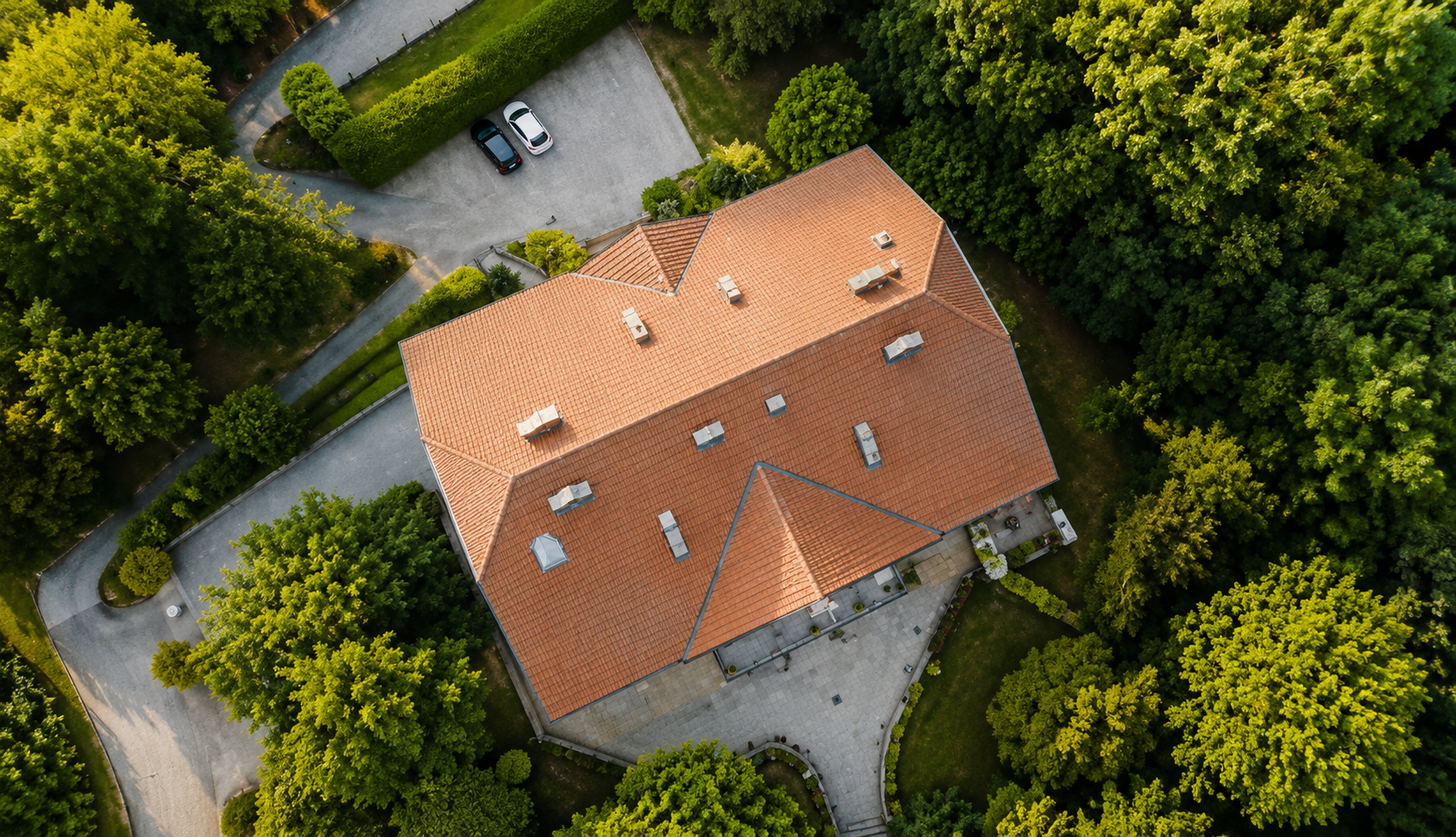 Immagine per ALPIGNANO – Esclusivo Ultimo Piano in Villa Ratti: Fascino Storico, Parco Condominiale e Box Auto