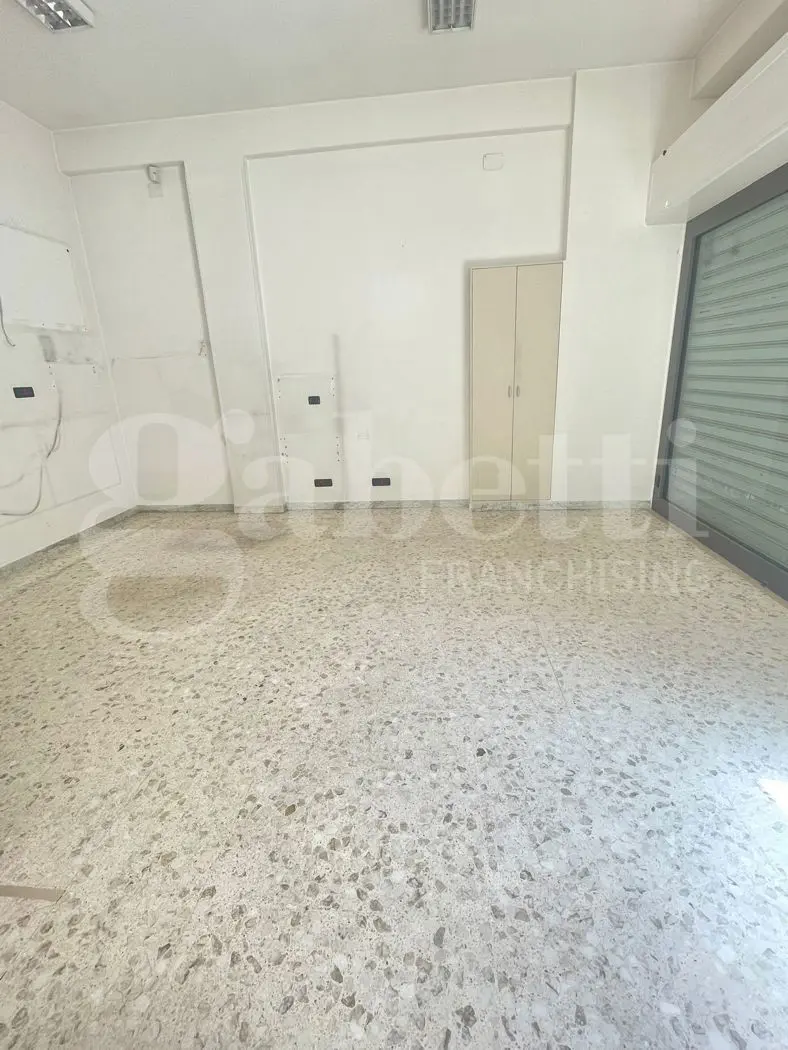 Immagine per Negozio in vendita a Barletta via Vitrani